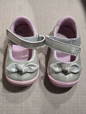 Stride Rite Girls Silver Mary Jane Shoes with Pink Trim